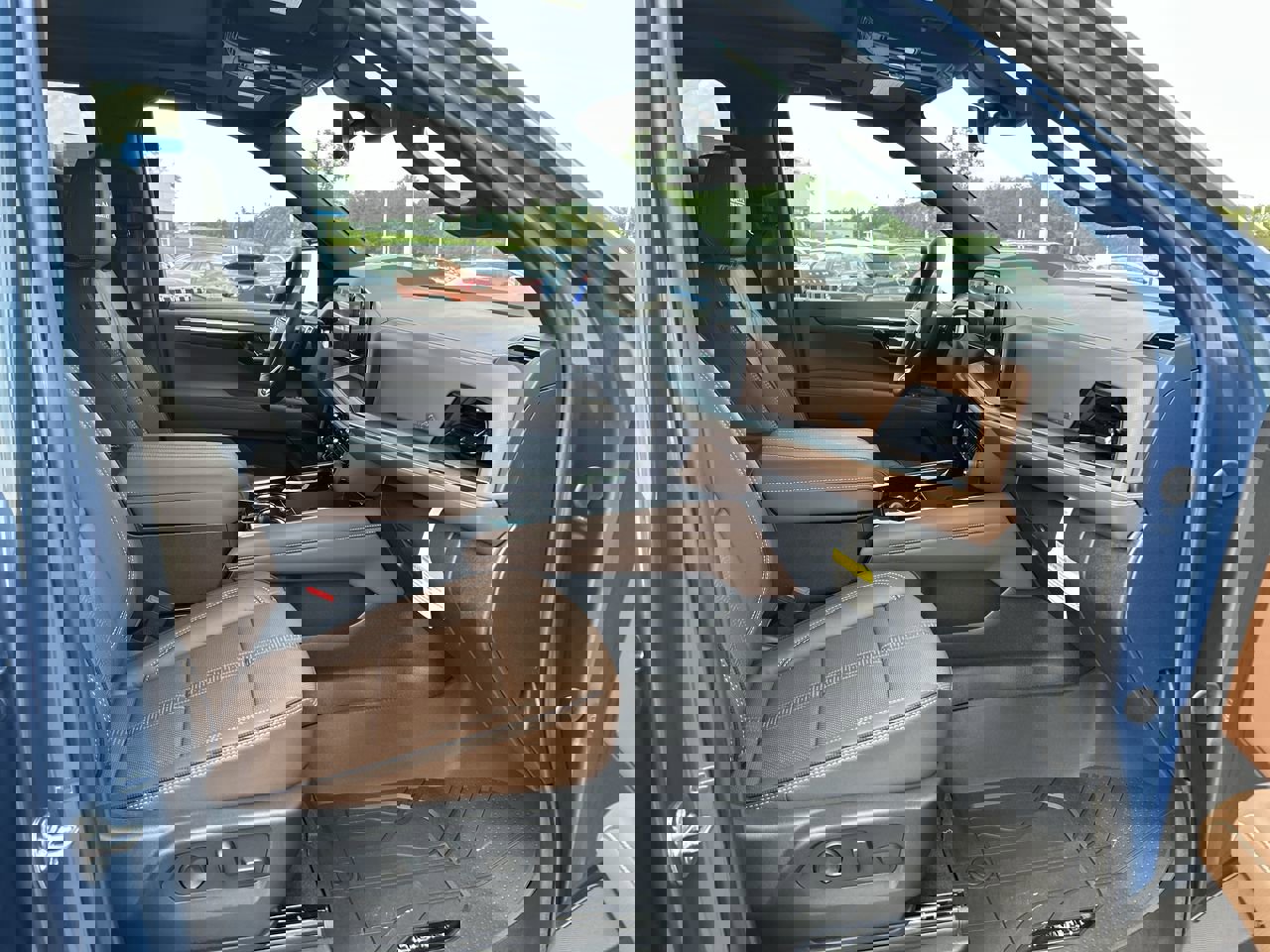 New 2025 Chevrolet Suburban High Country image 14