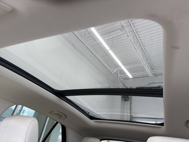 Used 2023 Buick Envision Avenir AWD/4WD image 31