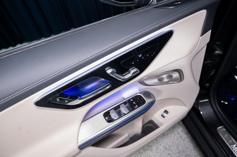 Used 2025 Mercedes-Benz GLC 300 image 11