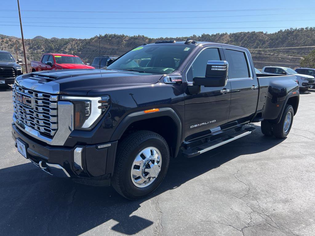 New 2025 GMC Sierra 3500 Denali image 3