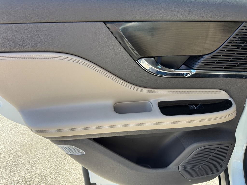 Used 2022 Lincoln Corsair AWD w/ Premium Package image 29