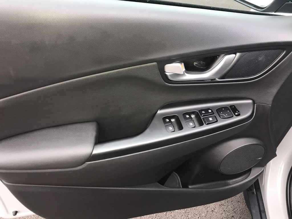 Used 2023 Hyundai Kona Limited AWD/4WD image 13