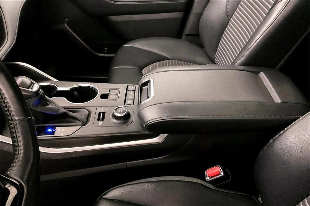 Used 2022 Toyota Highlander XSE image 16