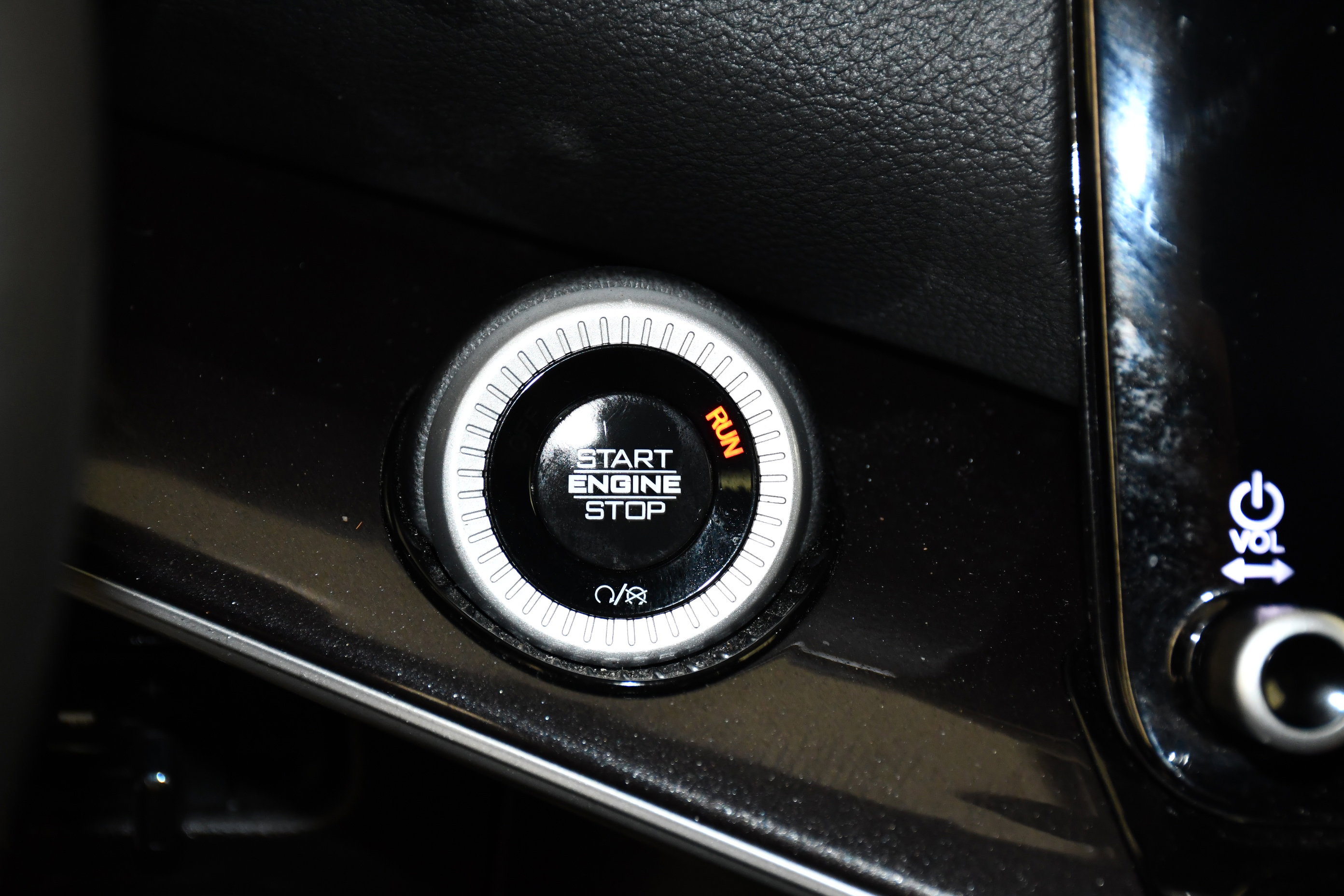 Used 2024 Jeep Wagoneer 4WD w/ HD Trailer Tow Package image 25