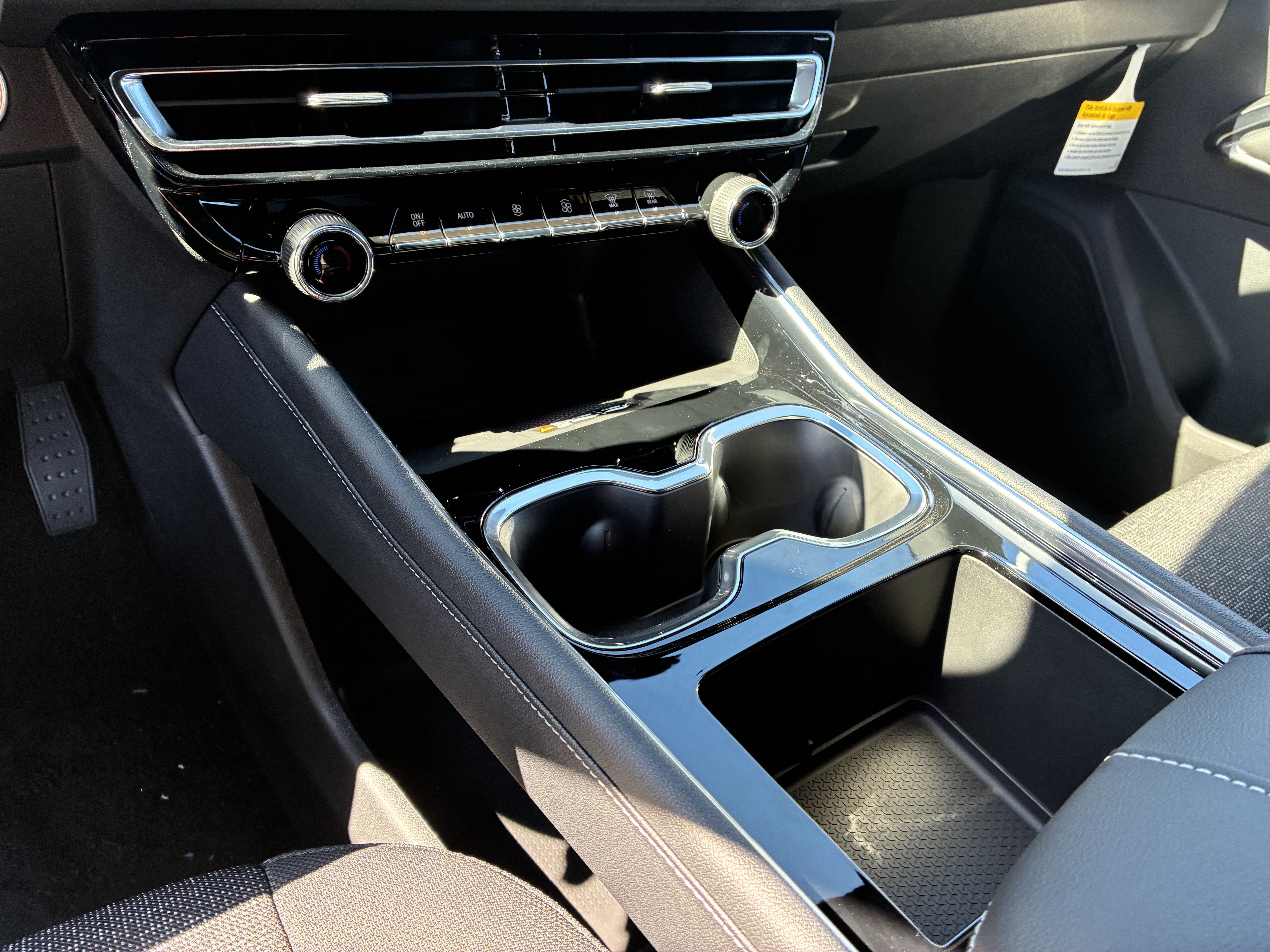 New 2027 Chevrolet Traverse LT FWD image 35
