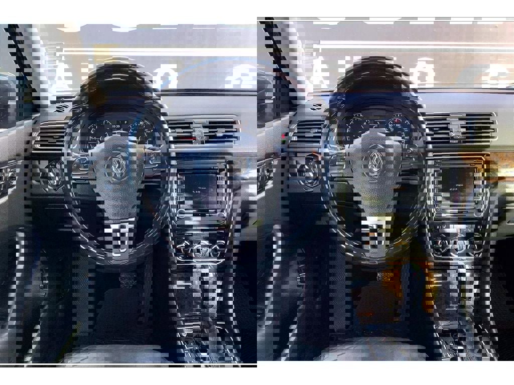 Used 2014 Volkswagen Passat TDI SEL Premium image 6