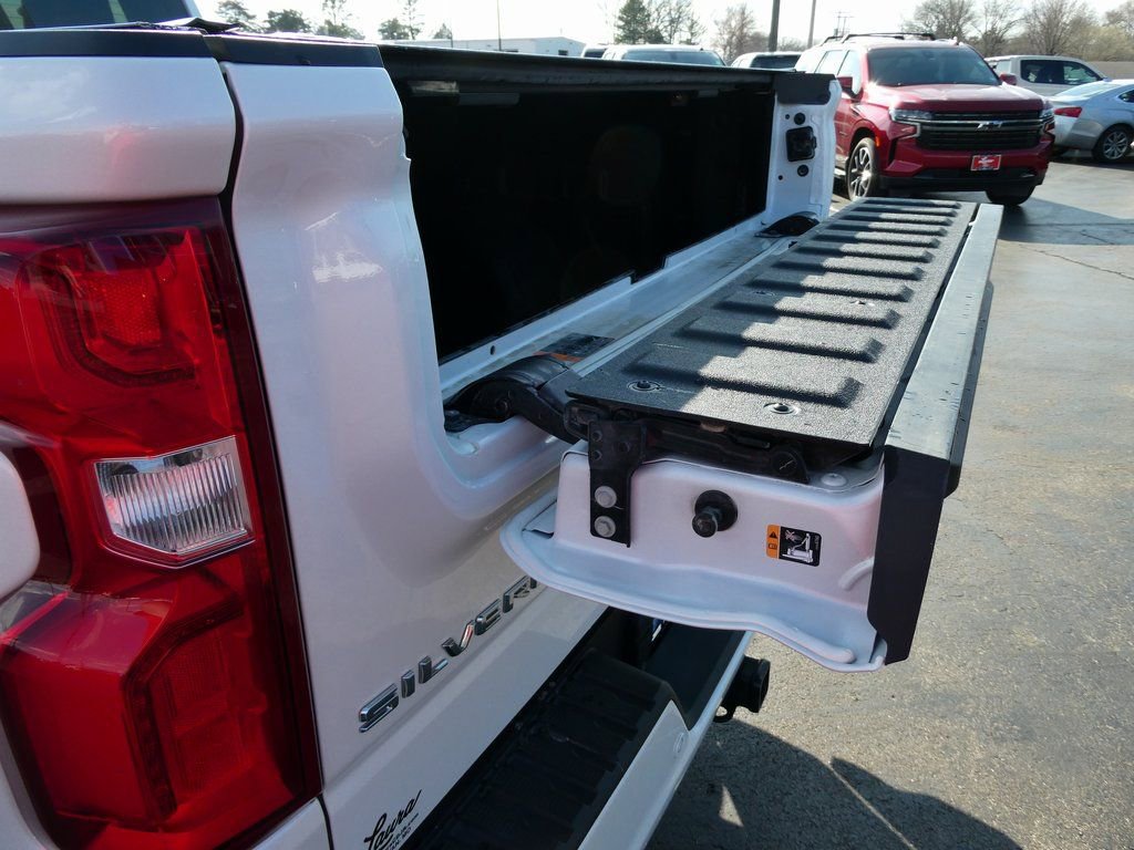 Certified 2022 Chevrolet Silverado 1500 High Country AWD/4WD image 19