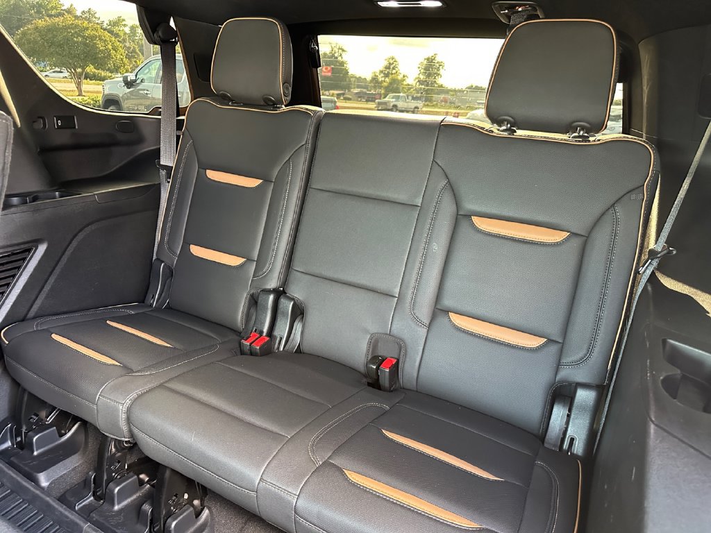 Used 2023 GMC Yukon AT4 w/ AT4 Premium Package AWD/4WD image 16