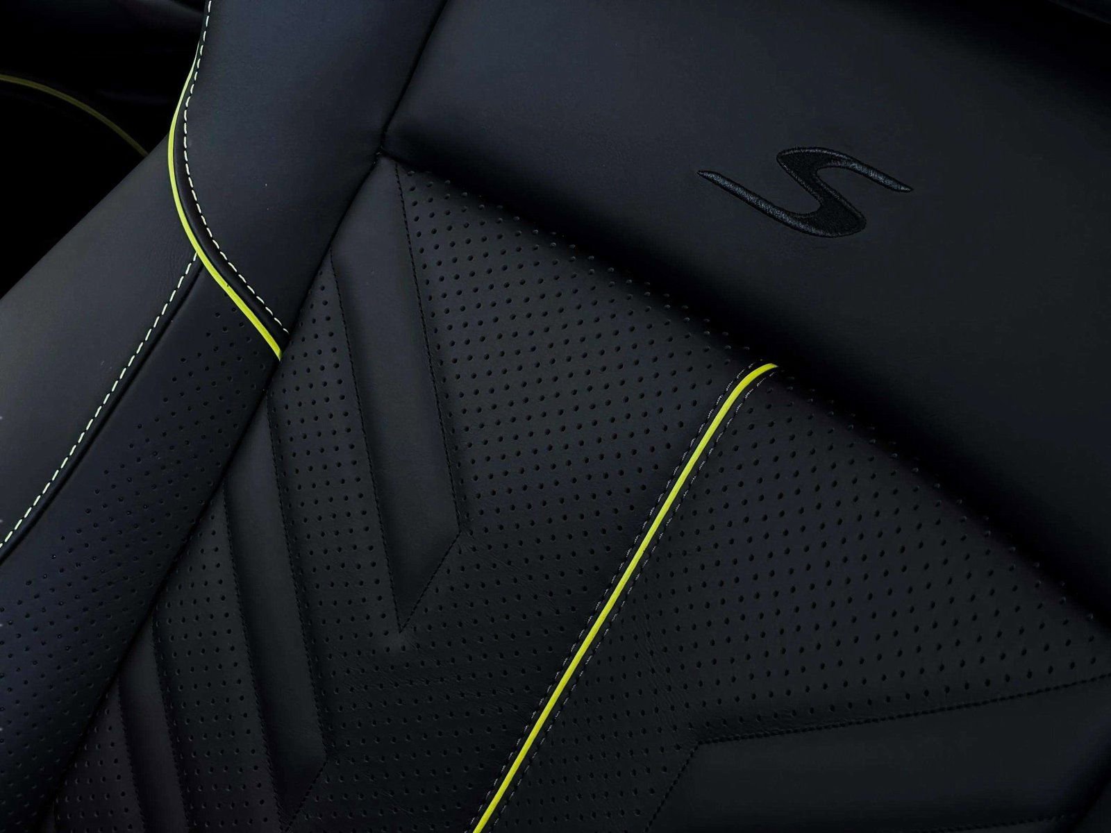 New 2026 Aston Martin DBX S image 19