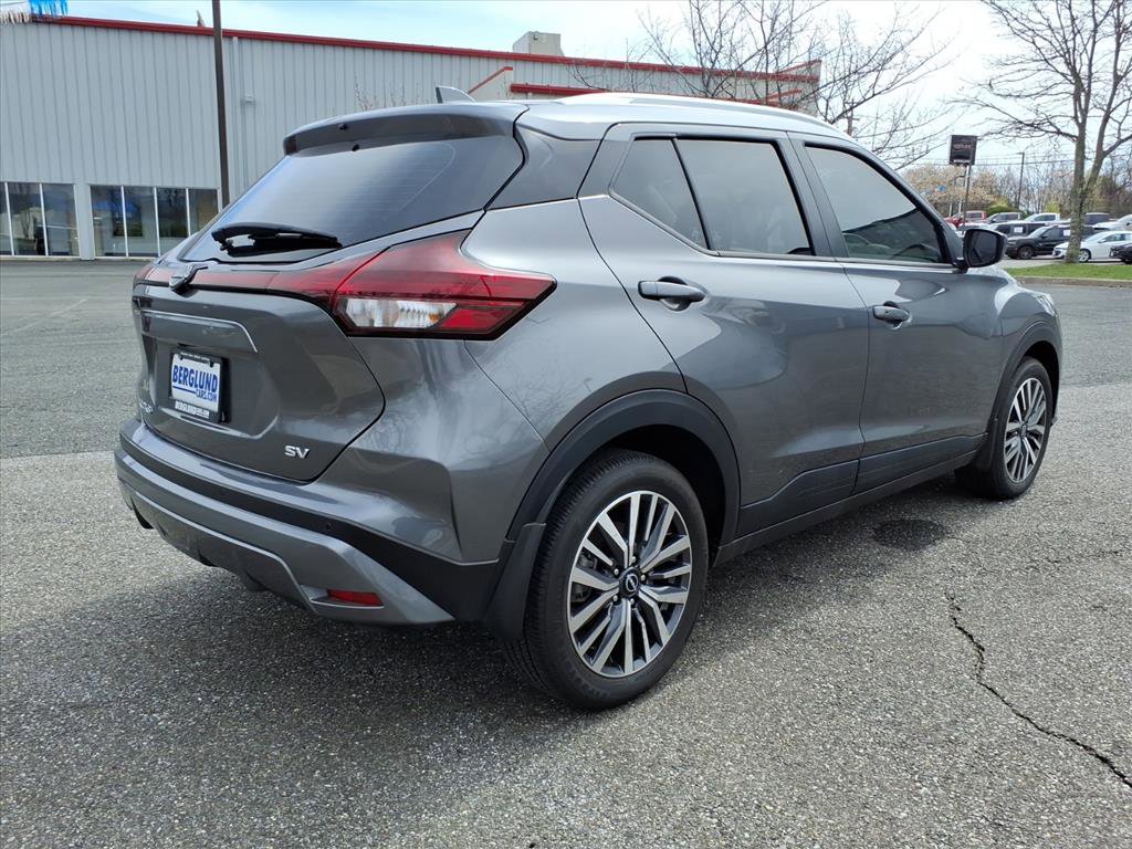 Used 2024 Nissan Kicks SV image 4