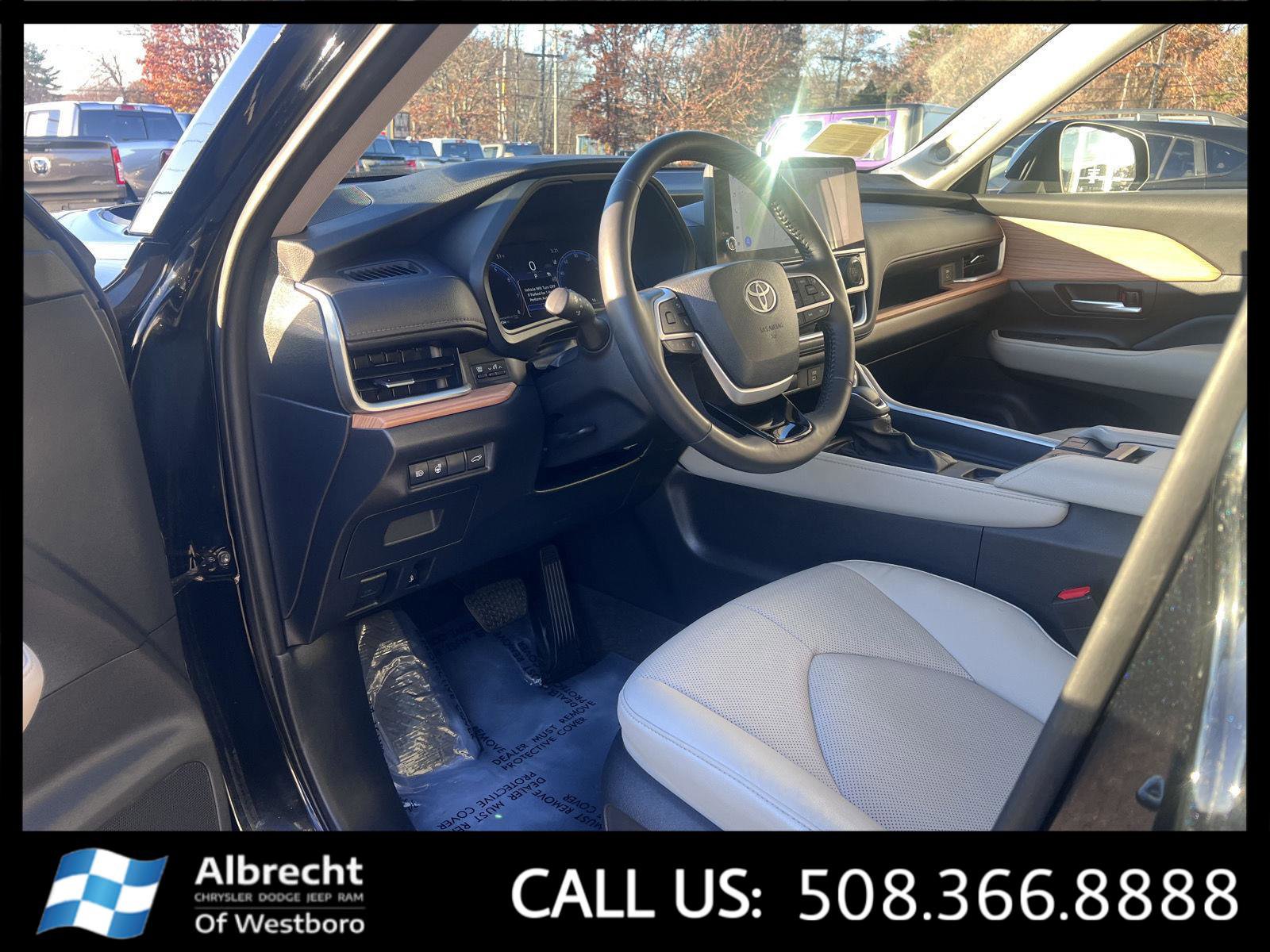 Used 2024 Toyota Grand Highlander Limited image 9