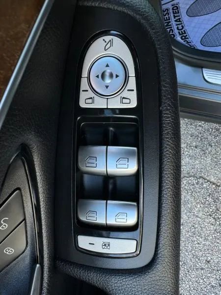 Used 2017 Mercedes-Benz GLC 300 image 39