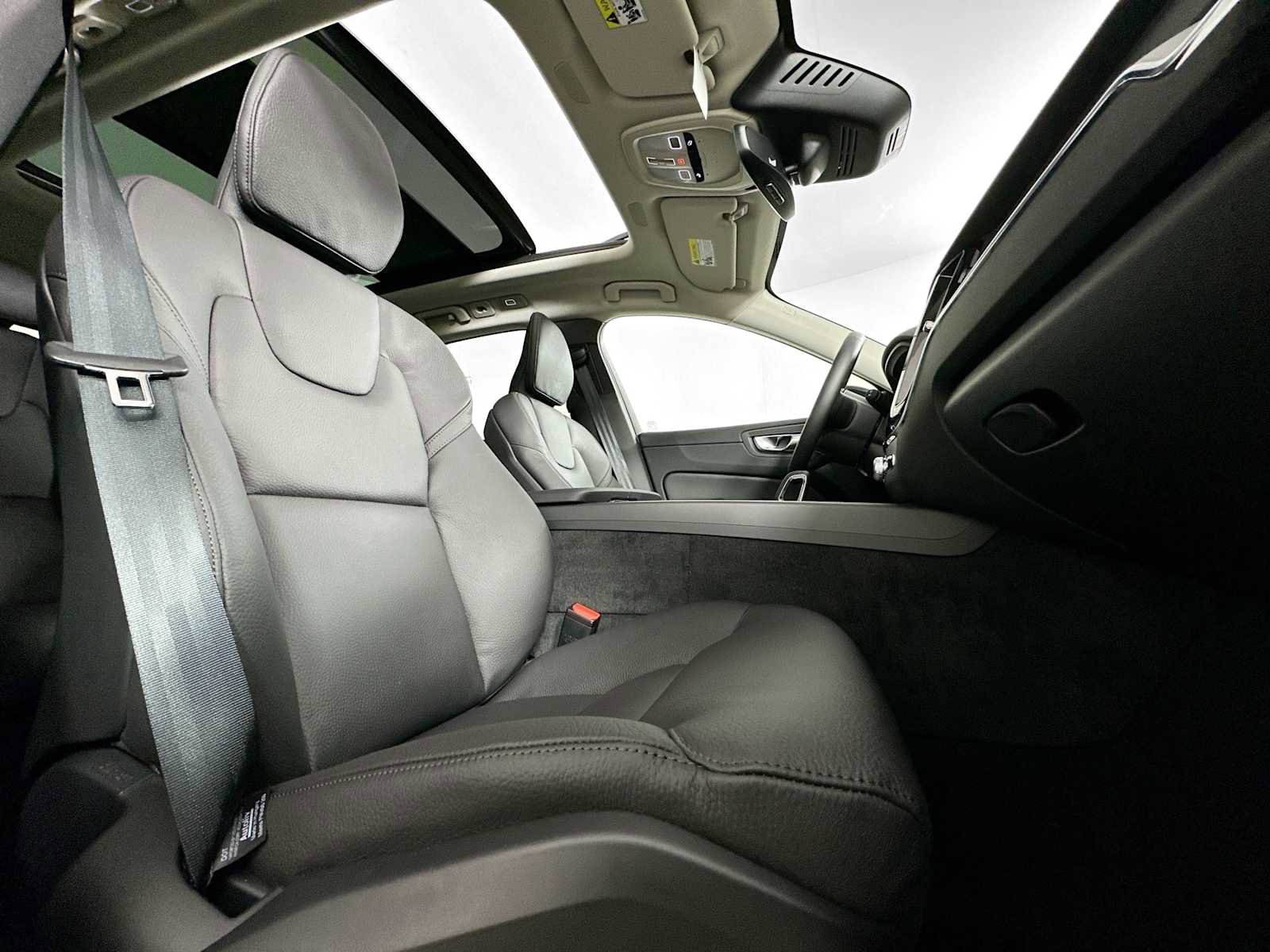 Used 2025 Volvo XC60 T8 Plus w/ Protection Package Premier image 25