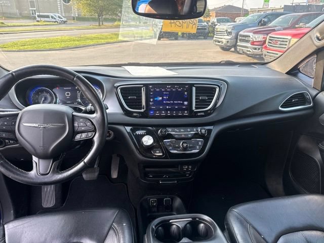 Used 2018 Chrysler Pacifica Touring-L Plus w/ Advanced Safetytec Group FWD image 27