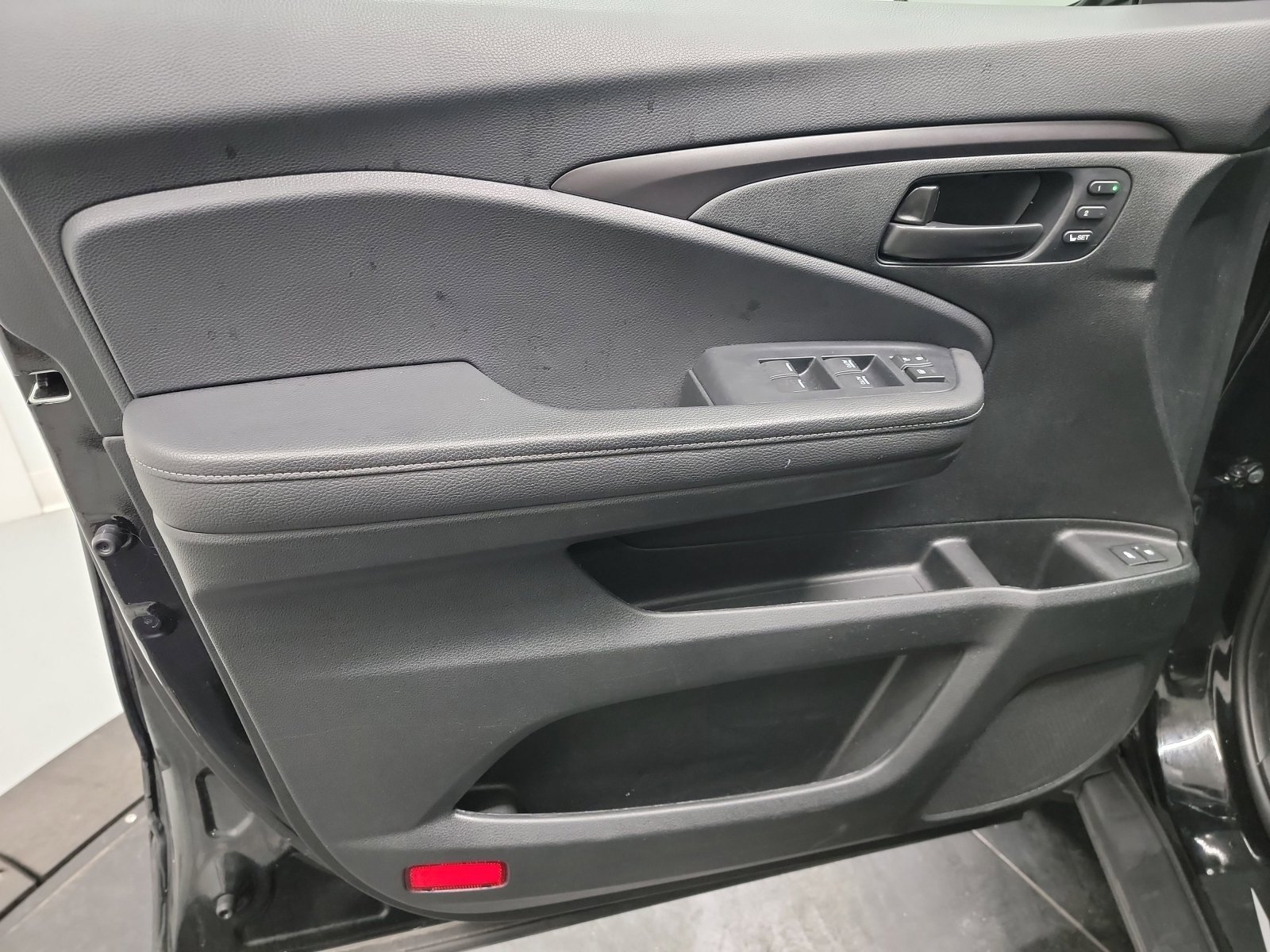 Certified 2025 Honda Passport EX-L image 13