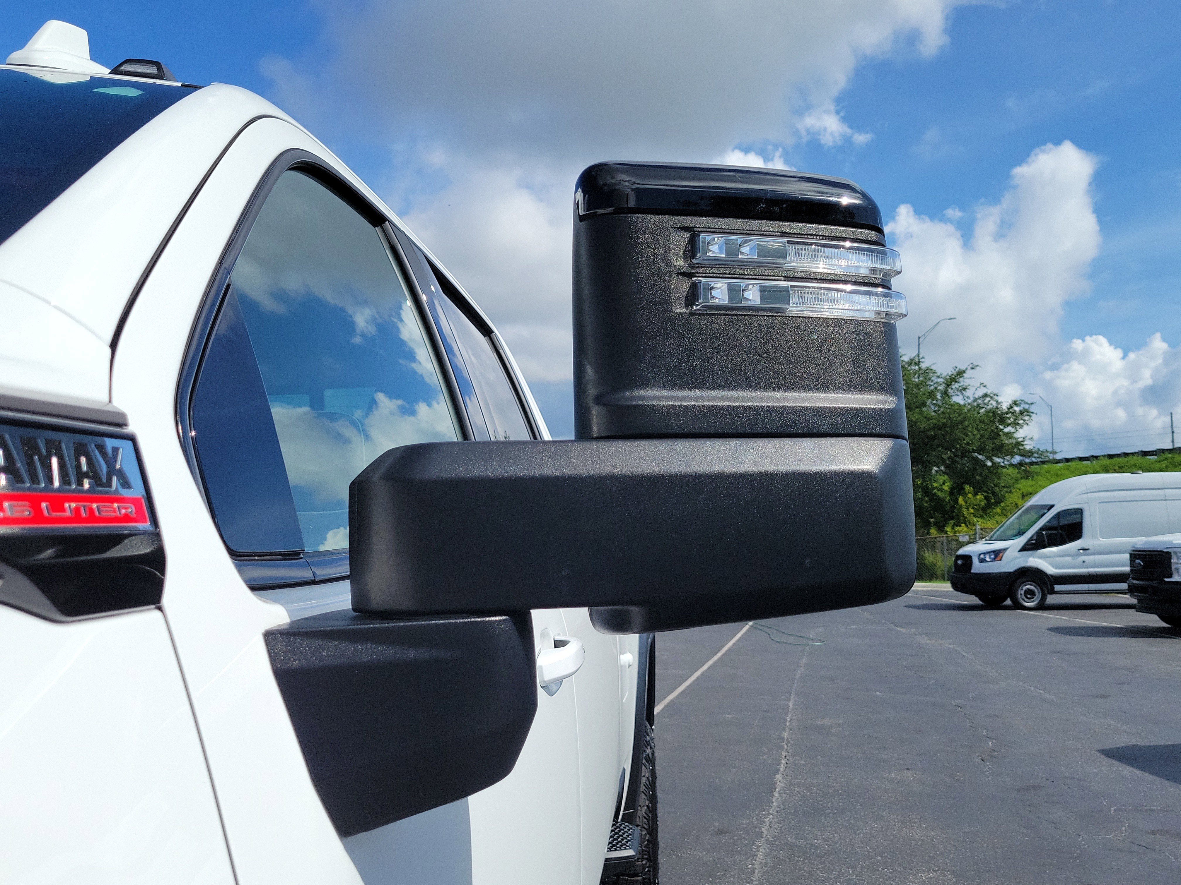 Used 2025 GMC Sierra 2500 AT4X AWD/4WD image 4