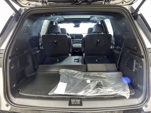 New 2026 Chevrolet Traverse High Country w/ LPO, Floor Liner Package image 24