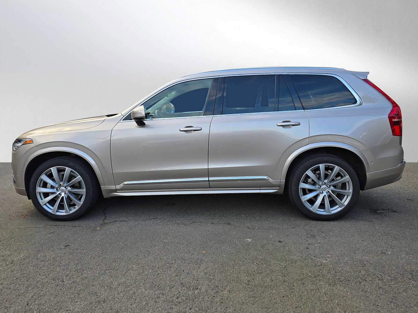 Used 2024 Volvo XC90 B6 Ultimate w/ Protection Package Premier image 6