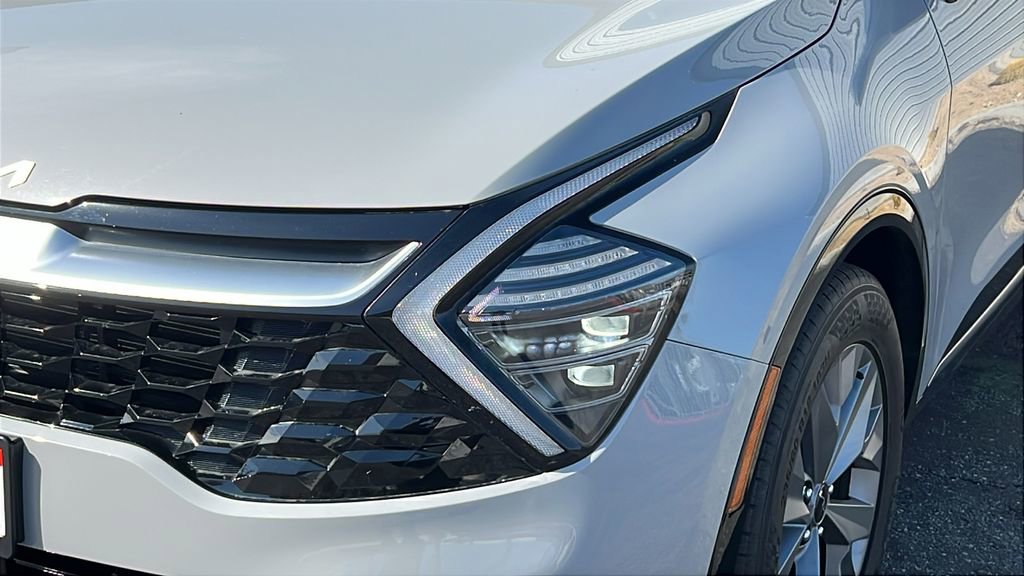 Used 2025 Kia Sportage SX image 3