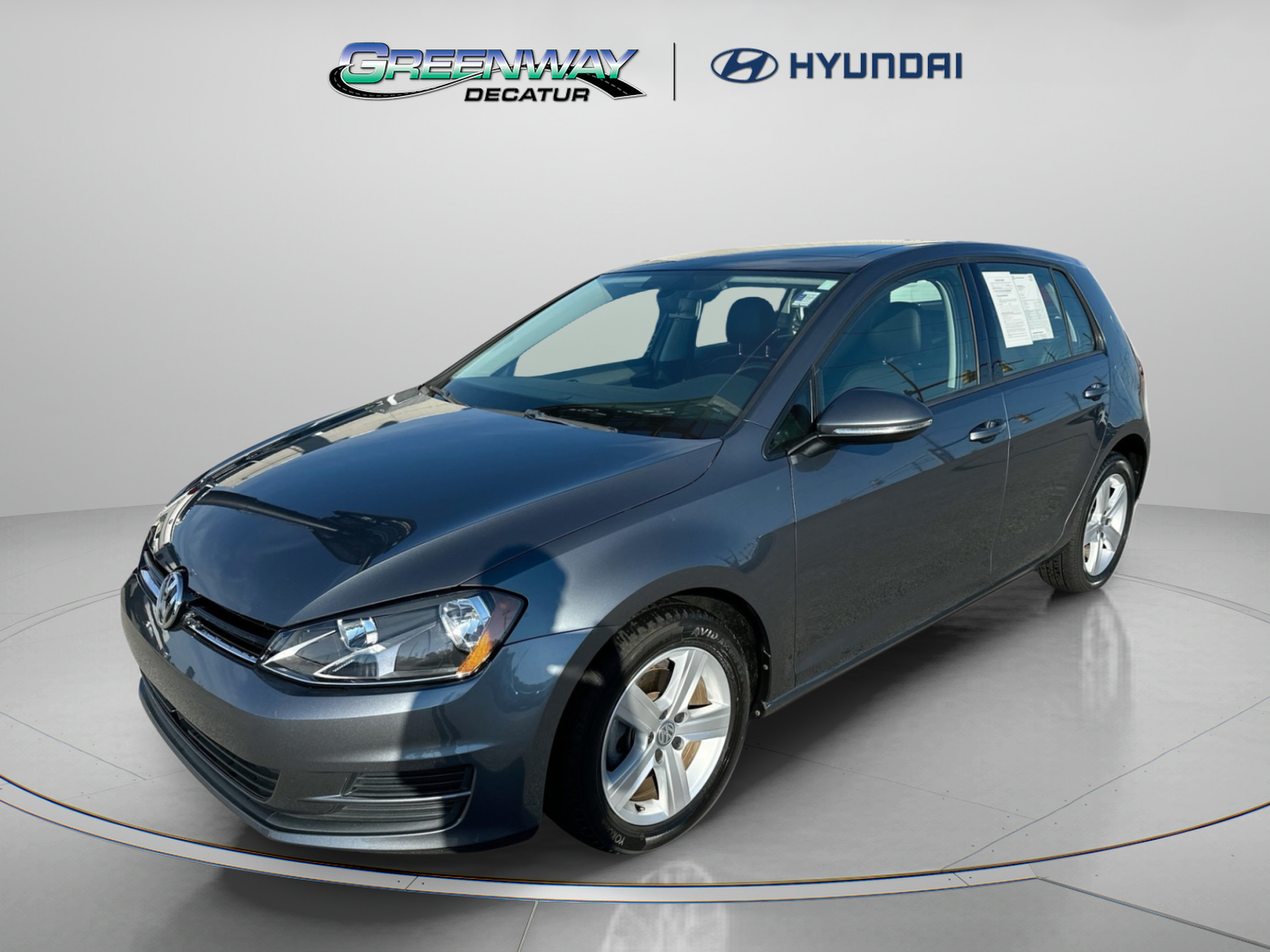 Used 2017 Volkswagen Golf 4-Door FWD image 4