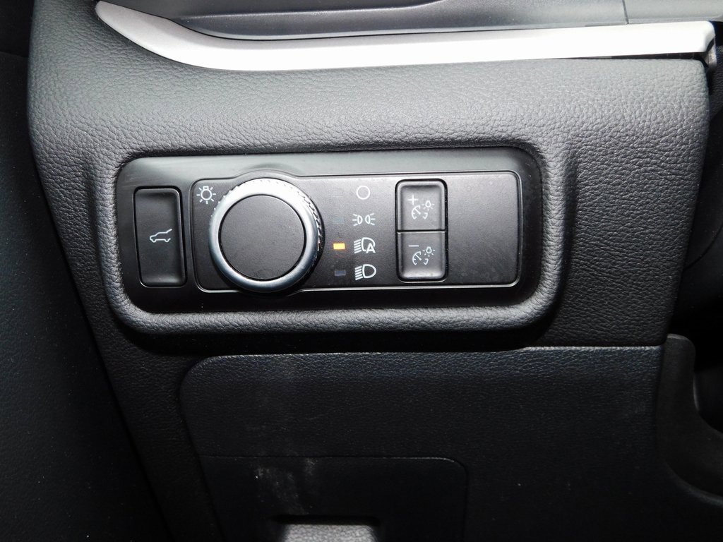 Used 2023 Ford Explorer XLT image 37