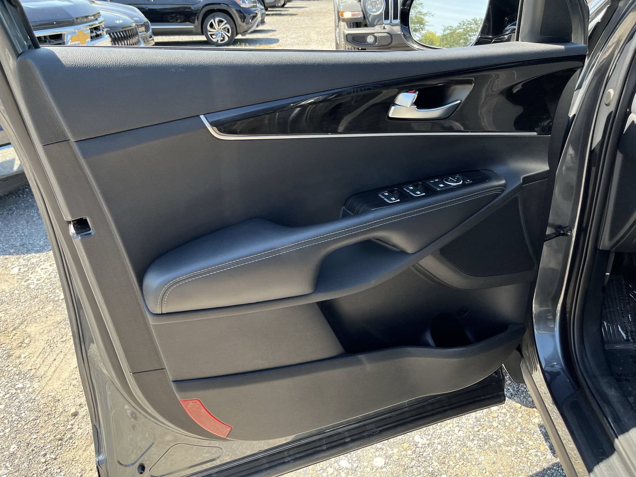 Used 2020 Kia Sorento LX AWD/4WD image 3