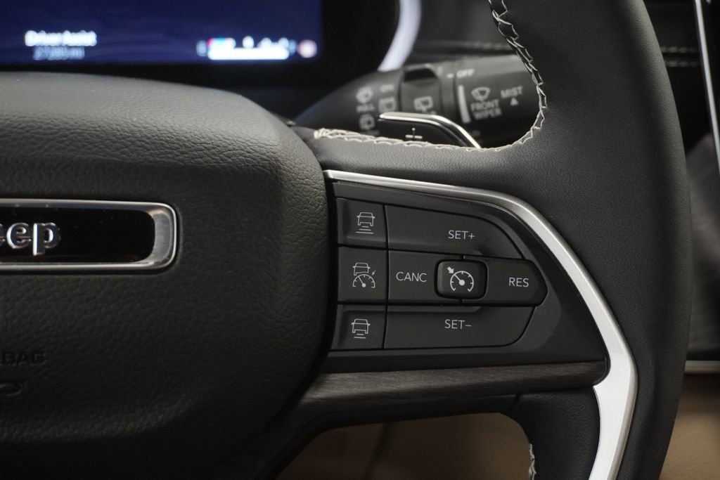 Certified 2024 Jeep Grand Cherokee Limited w/ Black Appearance Package image 40