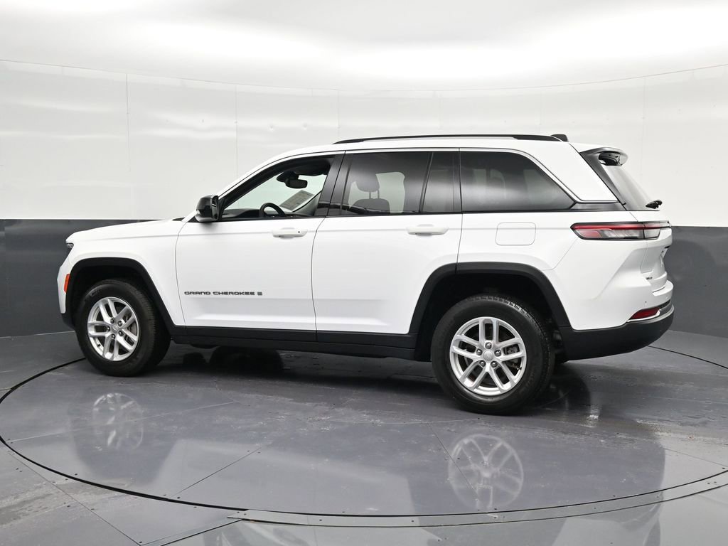 Used 2023 Jeep Grand Cherokee Laredo AWD/4WD image 8