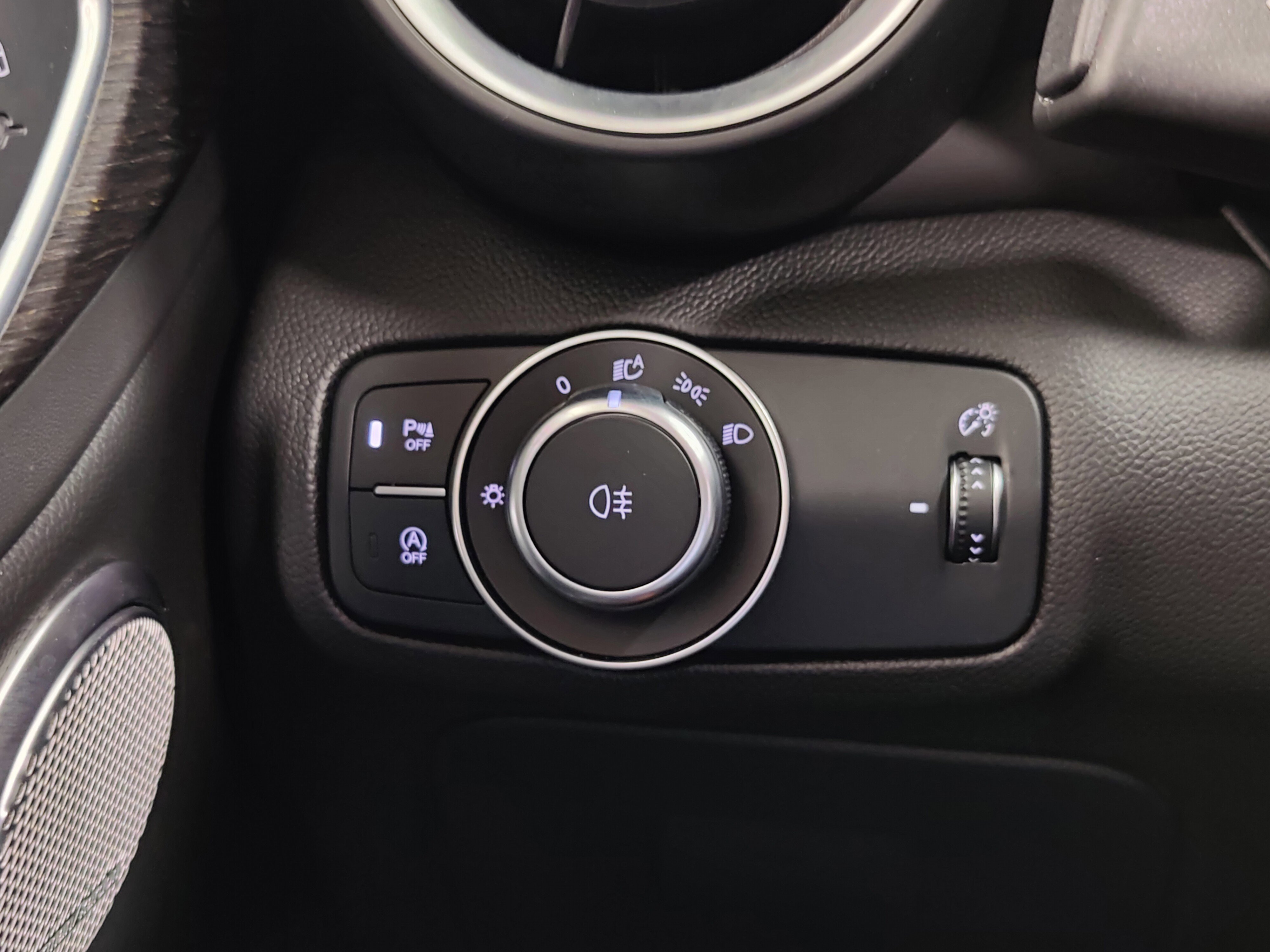 Certified 2022 Alfa Romeo Giulia Ti AWD/4WD image 28