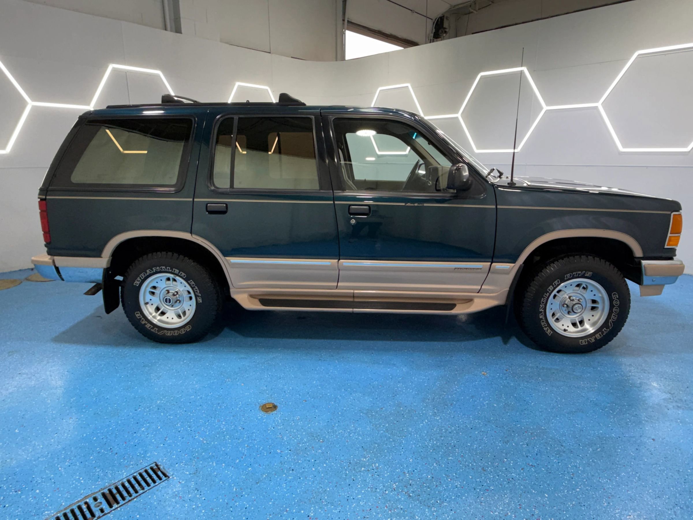 Used 1994 Ford Explorer 4WD 4-Door image 3