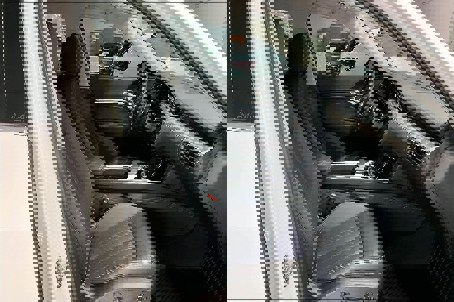 Used 2024 Audi Q8 e-tron Premium Plus w/ Premium Plus Package image 10