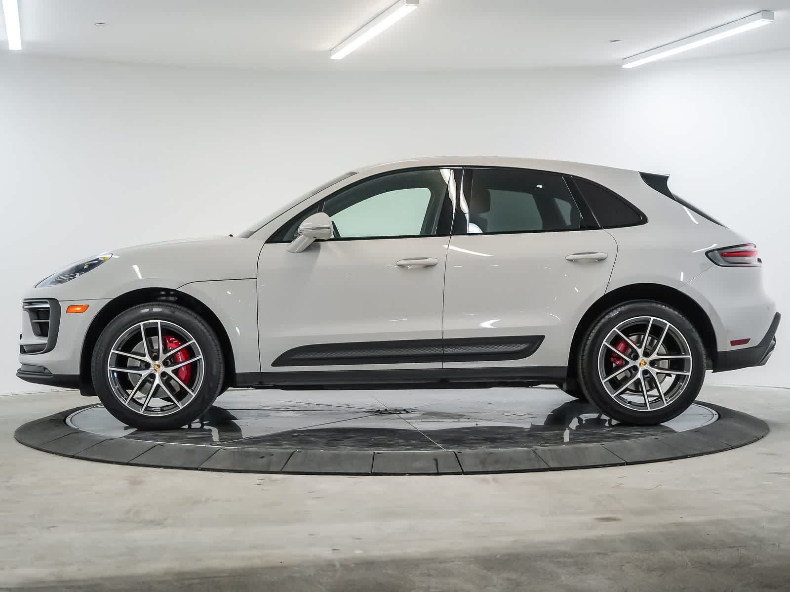 Certified 2024 Porsche Macan S AWD/4WD image 2