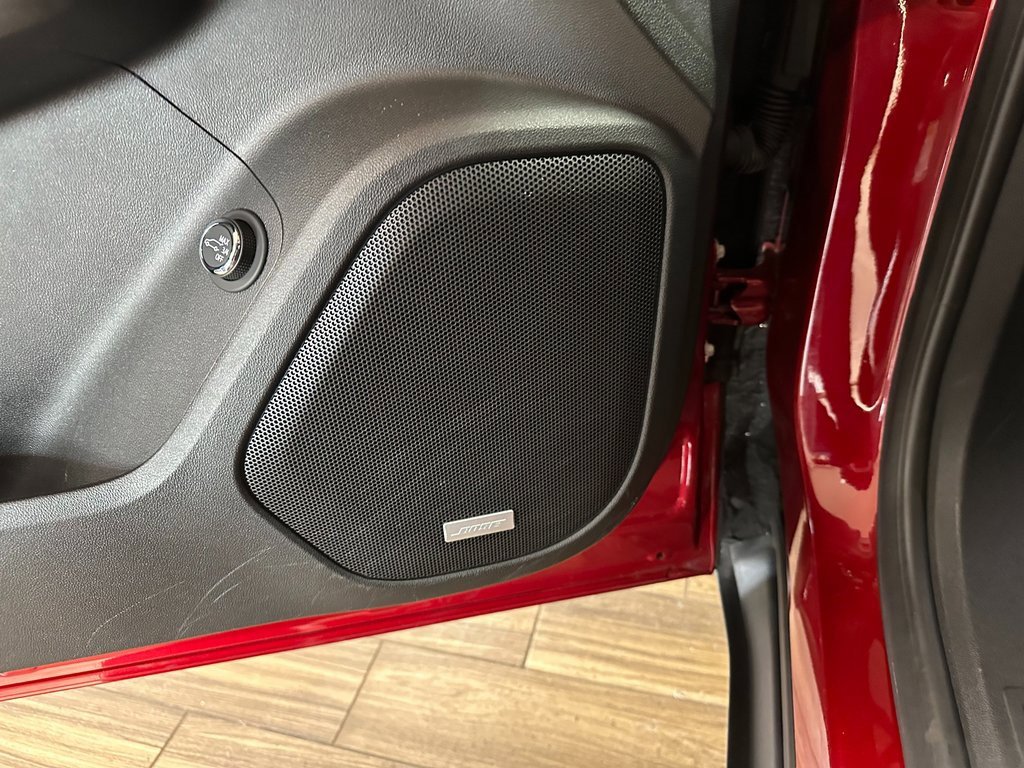 Used 2023 GMC Acadia SLE w/ Driver Convenience Package image 12