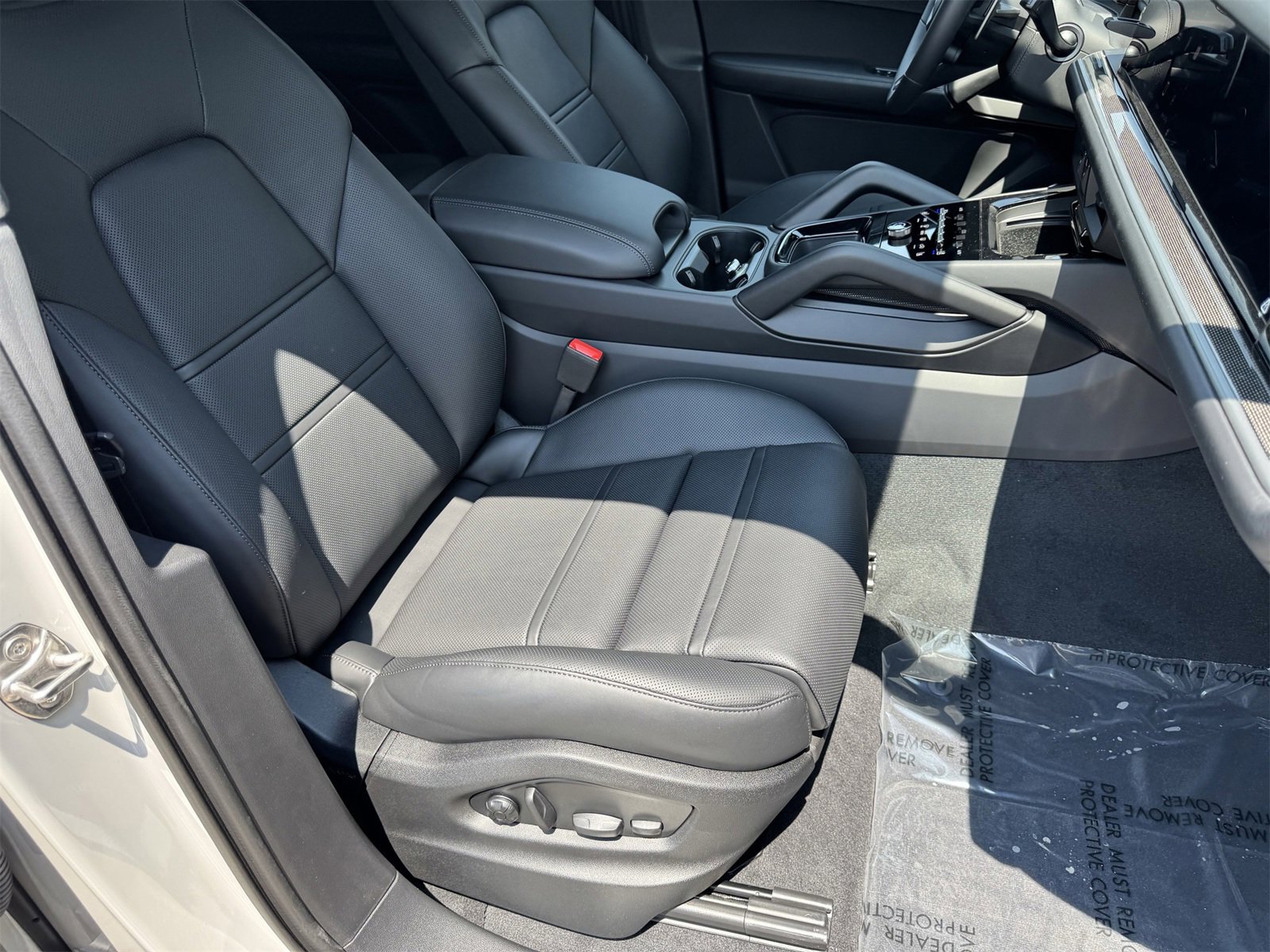 New 2025 Porsche Cayenne Turbo image 30