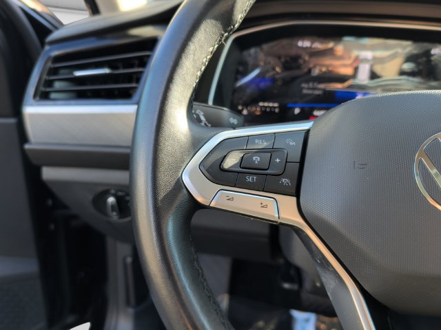 Certified 2023 Volkswagen Jetta SE w/ Panoramic Sunroof Package FWD image 20