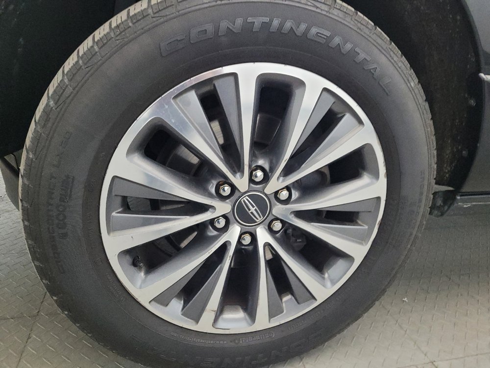Used 2017 Lincoln Navigator Select AWD/4WD image 31
