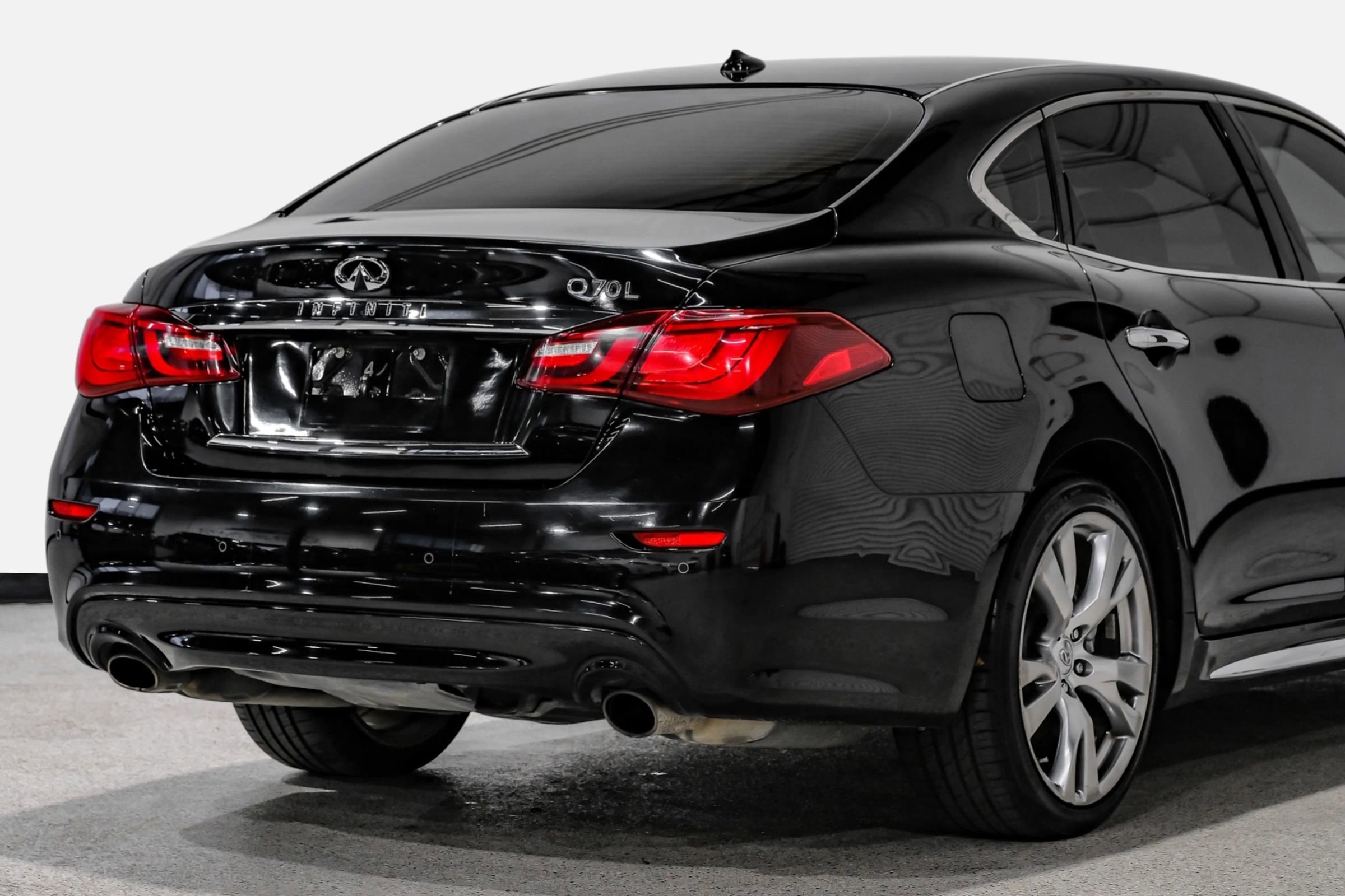 Used 2015 INFINITI Q70 L 3.7 w/ Technology Package image 12