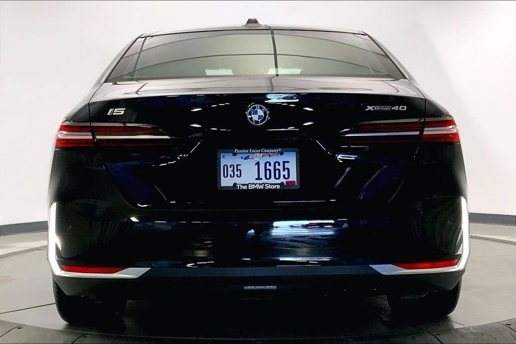 New 2026 BMW i5 eDrive40 w/ Premium Package AWD/4WD image 3