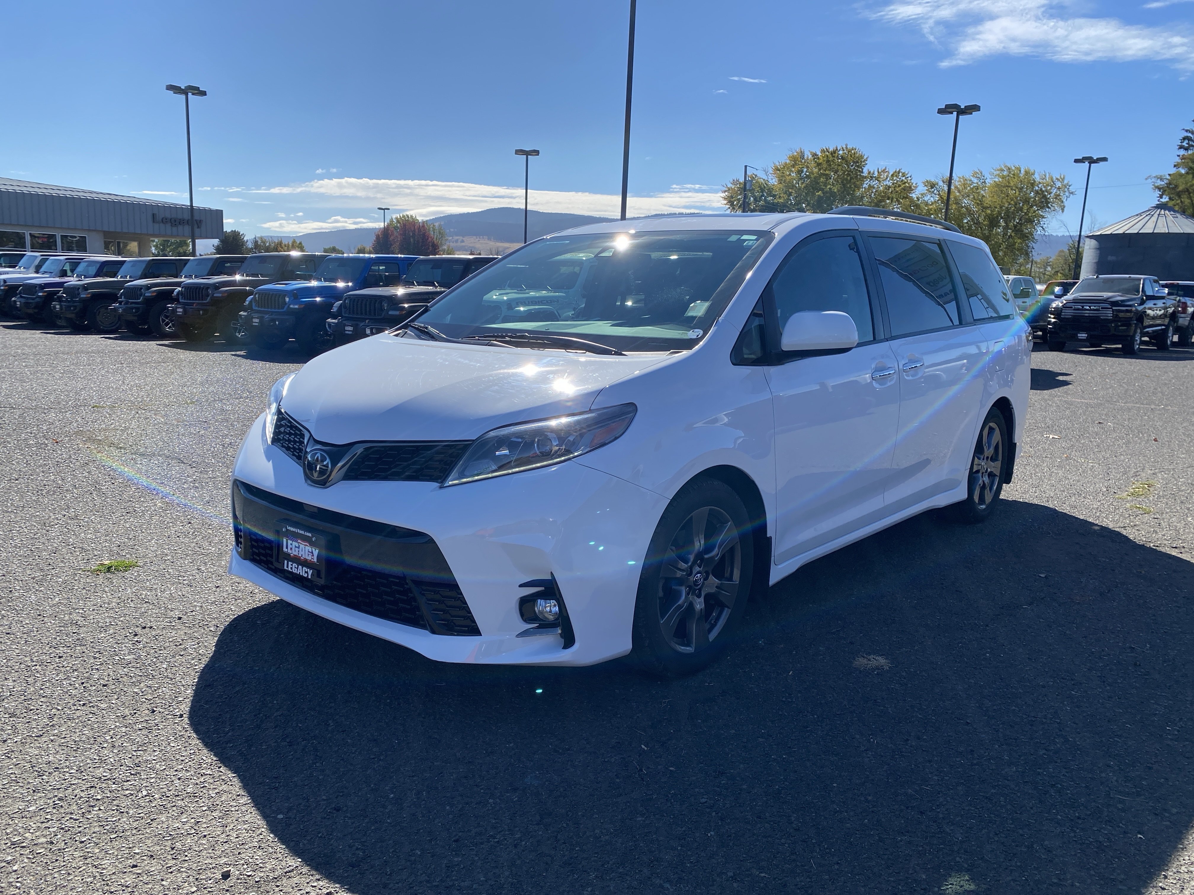 Used 2018 Toyota Sienna SE FWD image 7