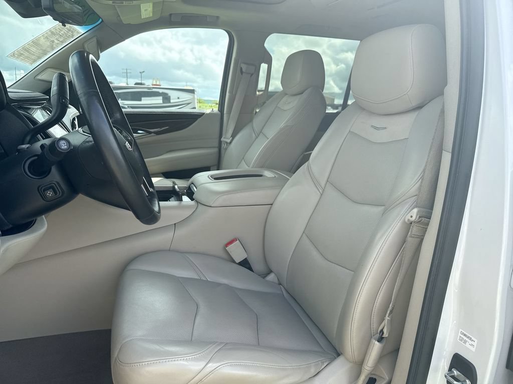 Used 2020 Cadillac Escalade ESV Premium Luxury AWD/4WD image 16