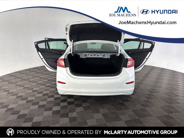 Used 2018 Chevrolet Cruze LT w/ Convenience Package image 17