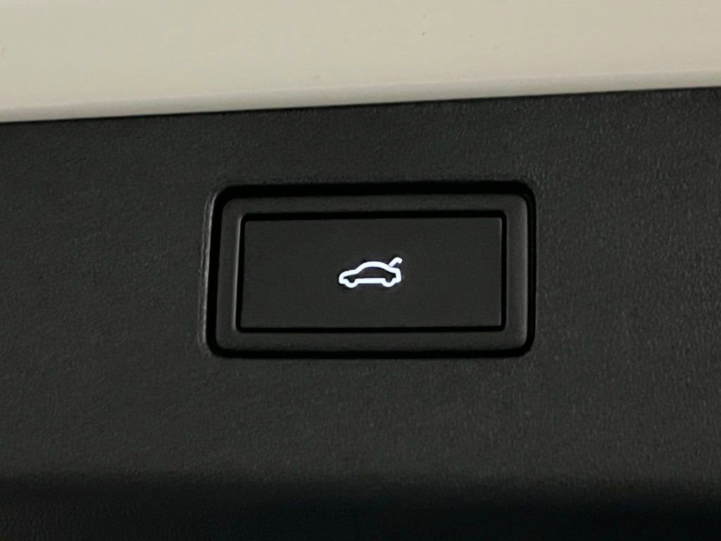 New 2026 Volkswagen Tiguan SE image 39