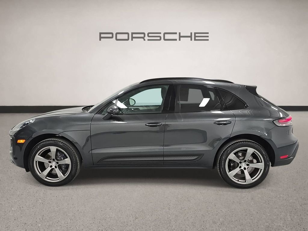 Certified 2025 Porsche Macan AWD/4WD image 2