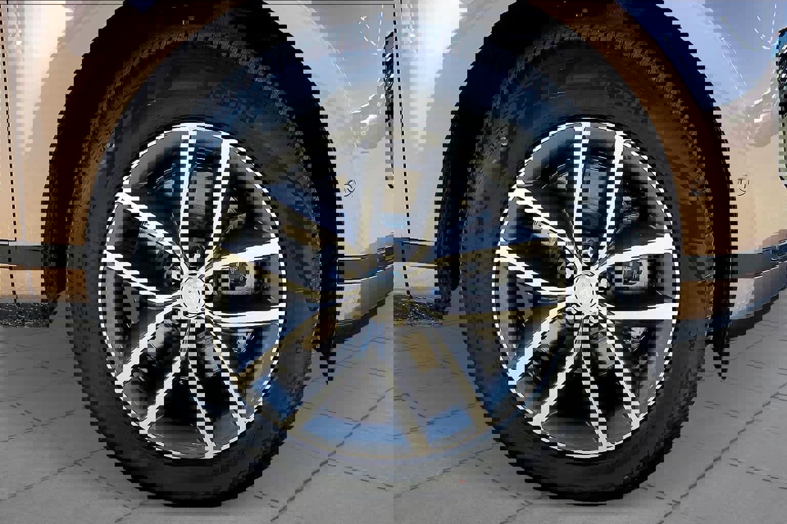 Used 2025 Land Rover Range Rover Evoque S image 11