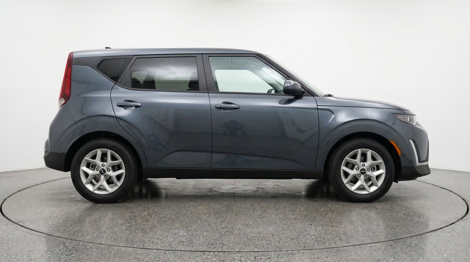 Used 2025 Kia Soul LX w/ LX Technology Package FWD image 11