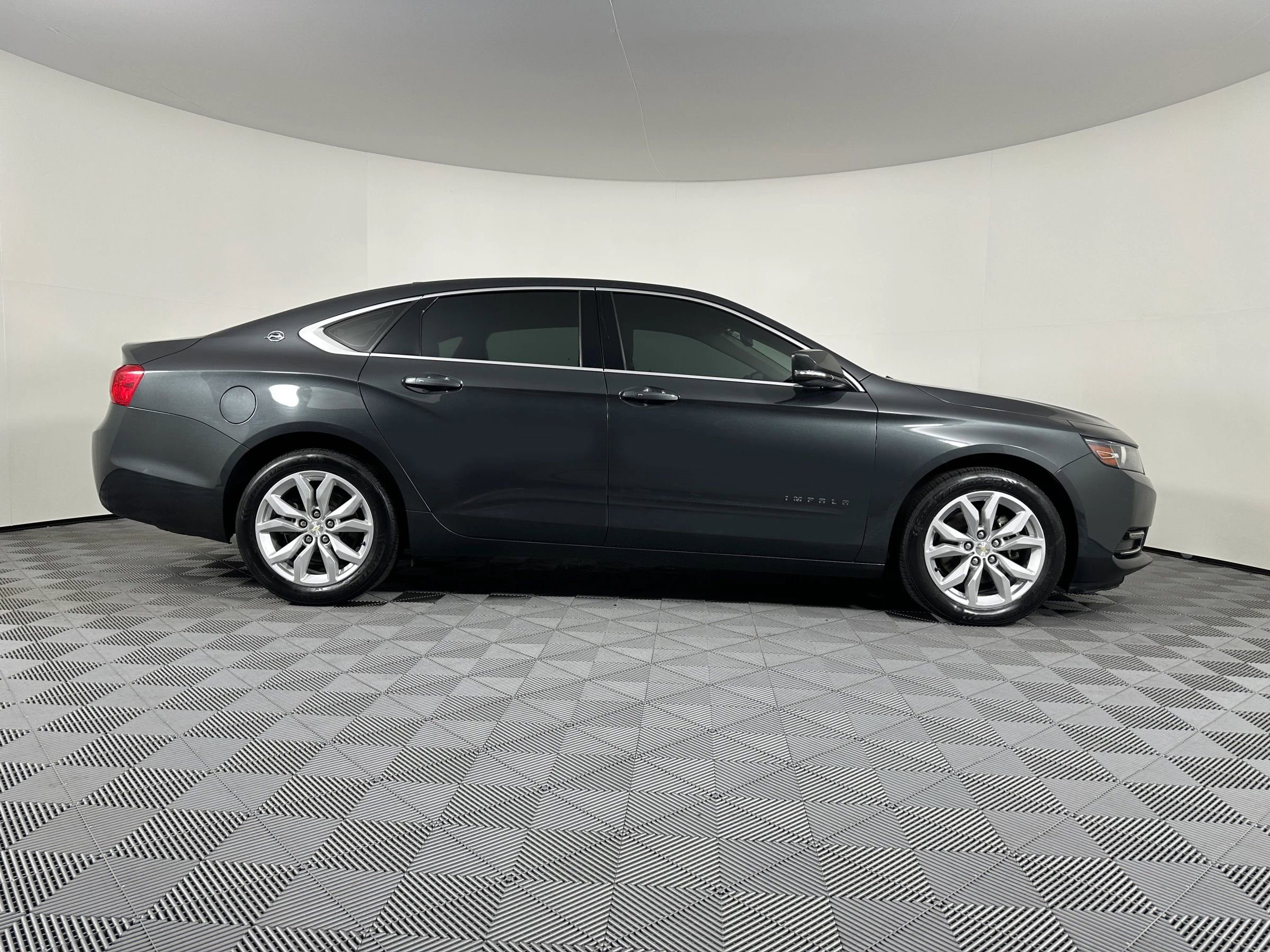 Used 2019 Chevrolet Impala LT w/ LT Convenience Package image 8