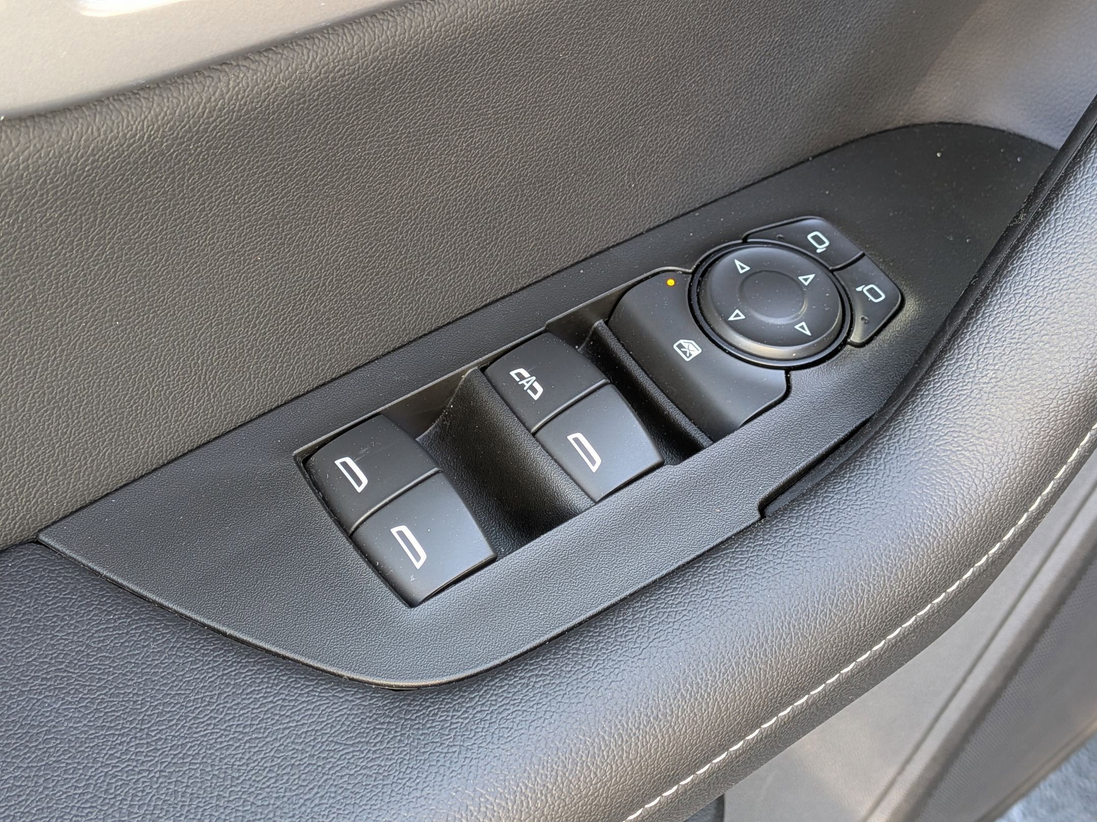 Used 2025 Chevrolet Blazer LT image 13