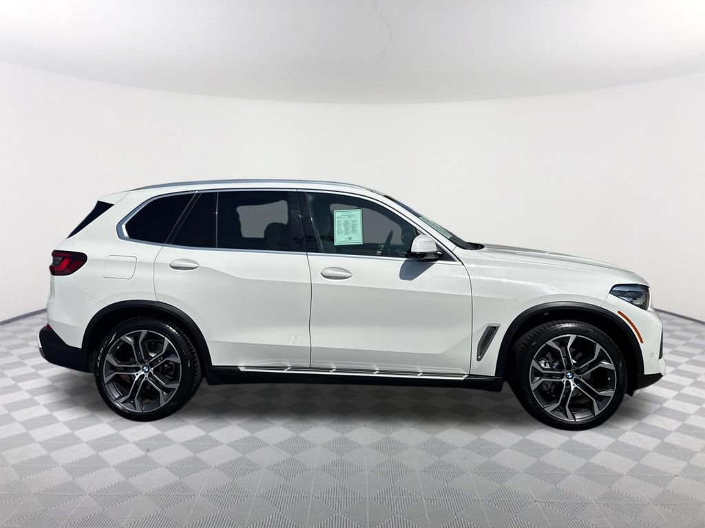 Used 2021 BMW X5 xDrive40i w/ Convenience Package AWD/4WD image 3