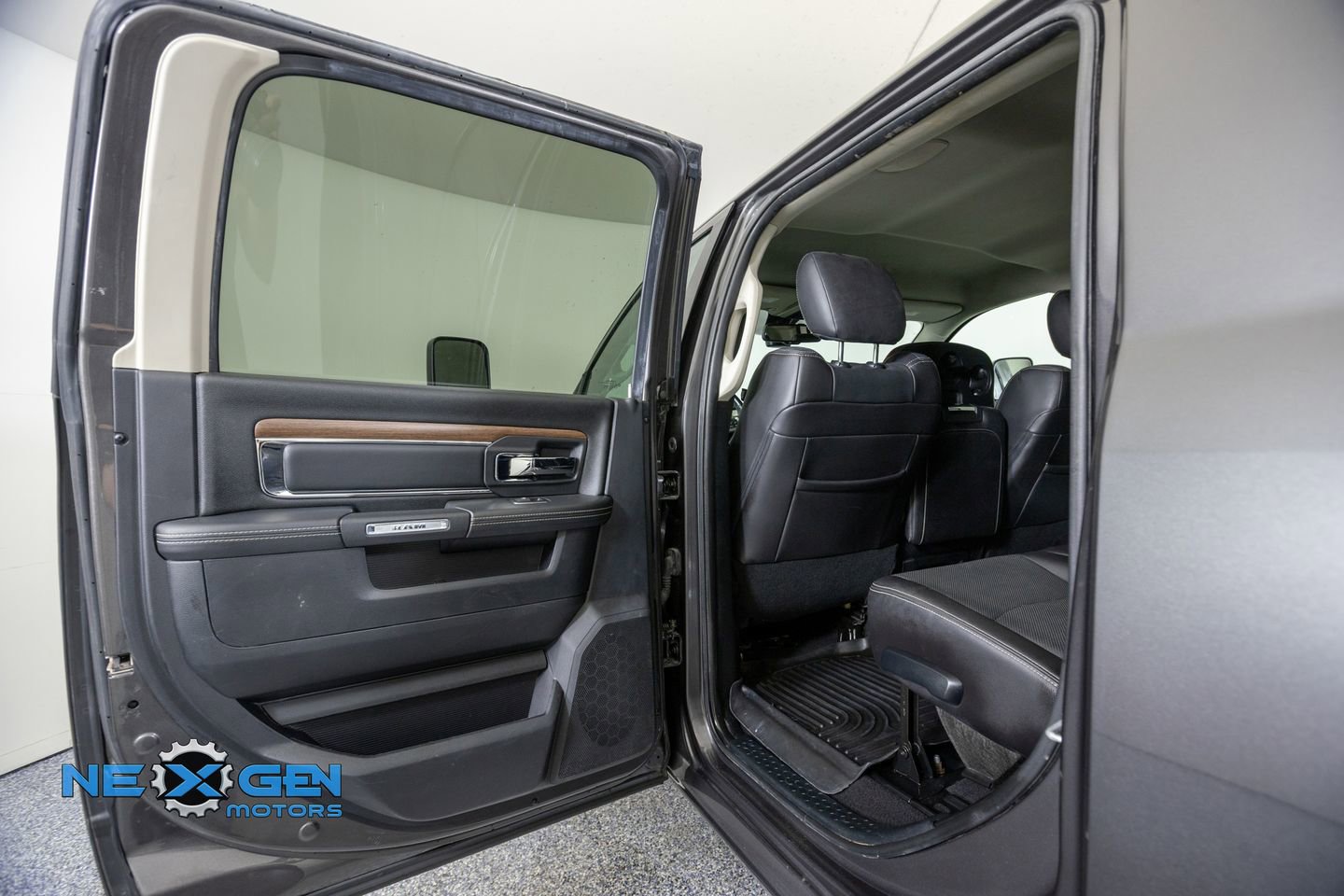 Used 2016 RAM 2500 Laramie w/ Sport Appearance Group AWD/4WD image 25