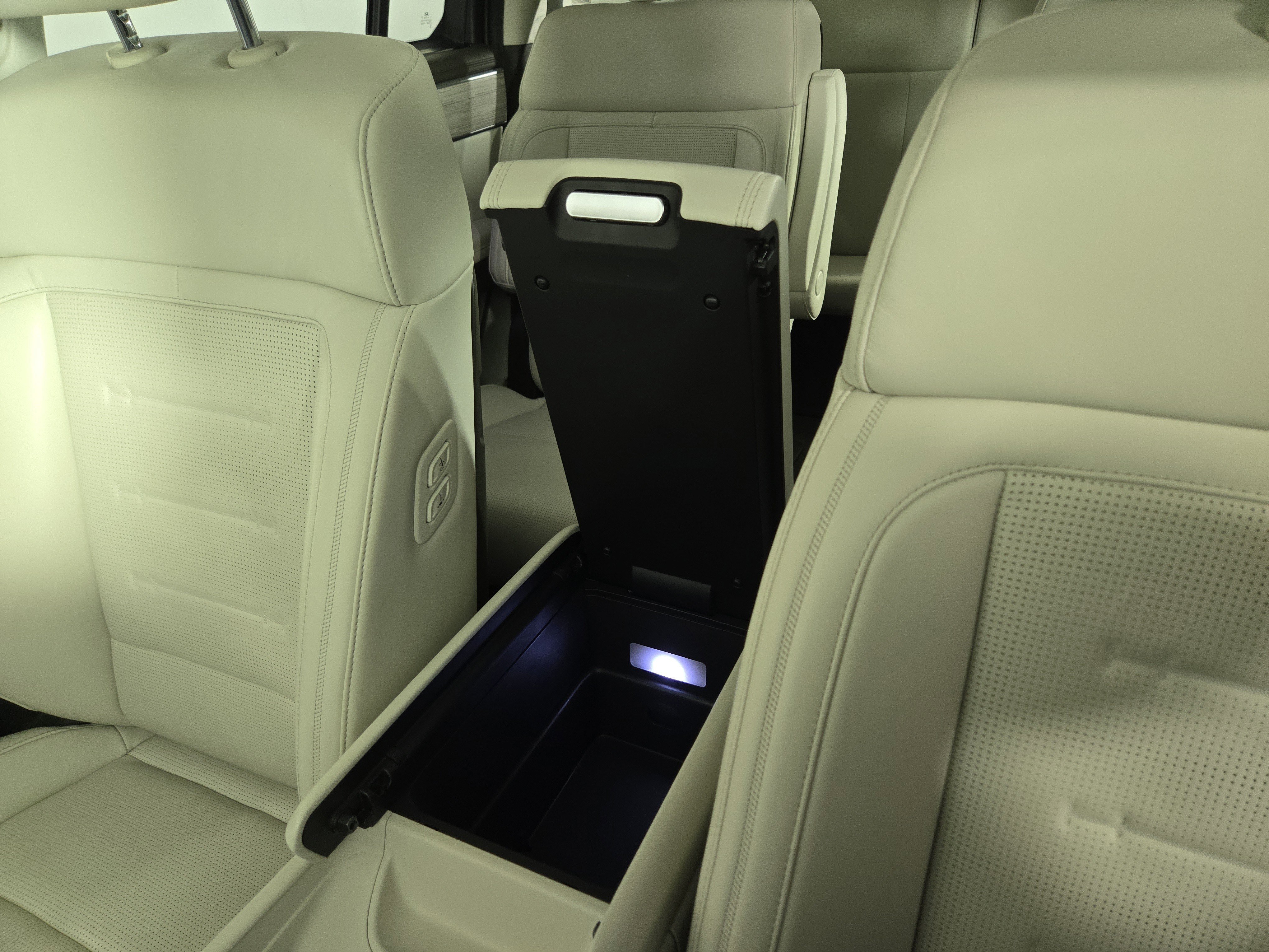 Used 2024 Hyundai Santa Fe Calligraphy image 30